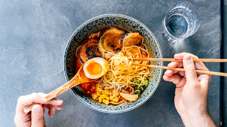 Ramen bowl with veggies