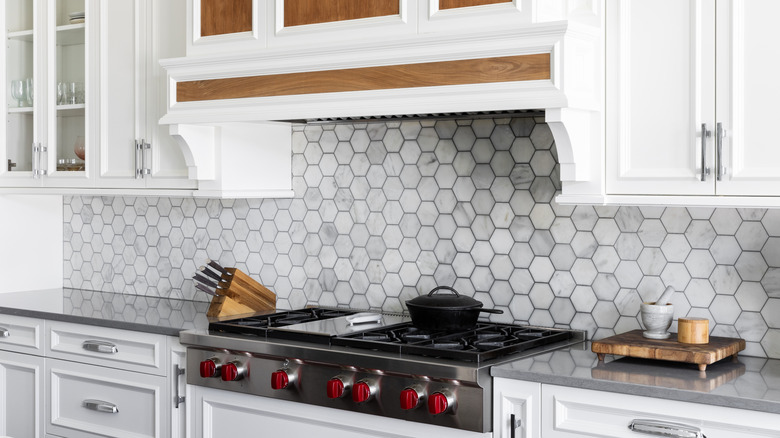 Simple rule of thirds elements in a newly renovated kitchen