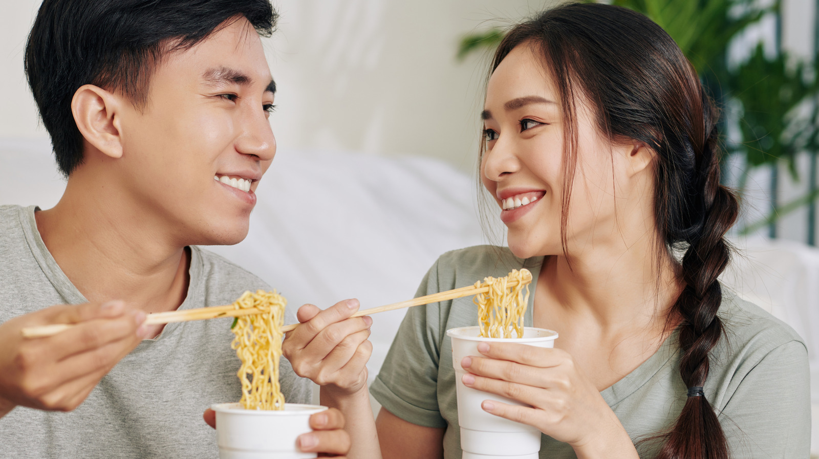 The Ingenious Way College Kids Are Cooking 5-Star Dorm Room Meals