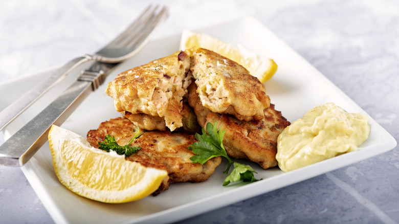 fried fish on a plate with lemons