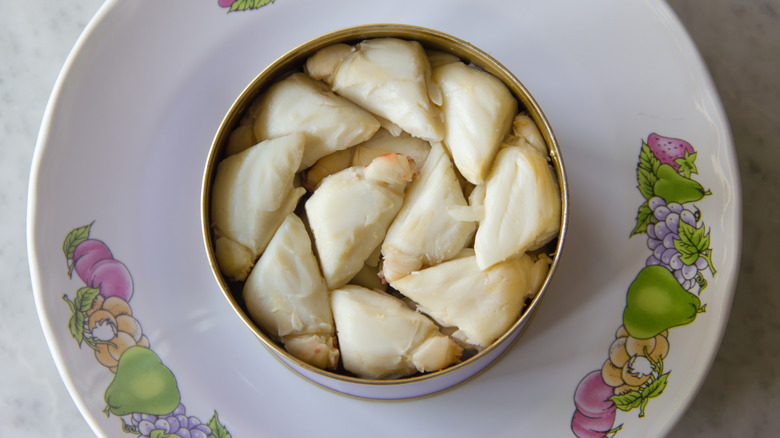 Displayed can of lump crab meat