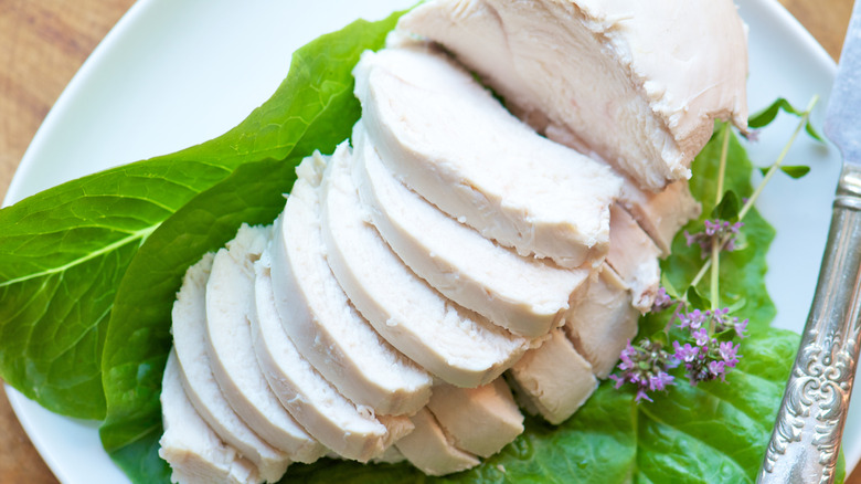sliced poached chicken