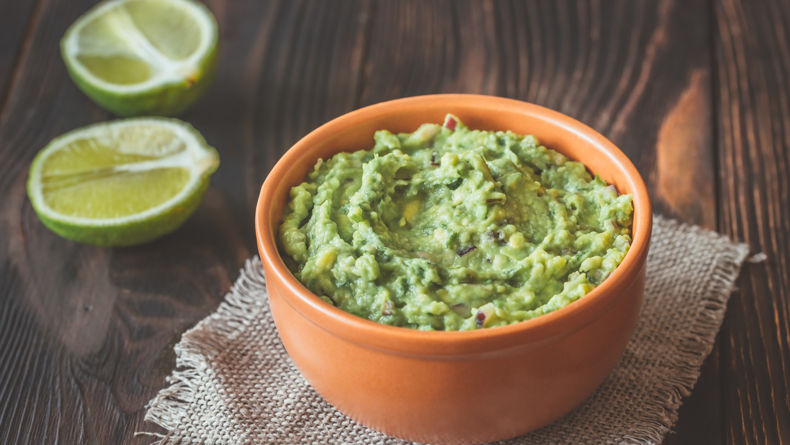 No One Wants Brown Guacamole, So Turn To Lime Juice To Help