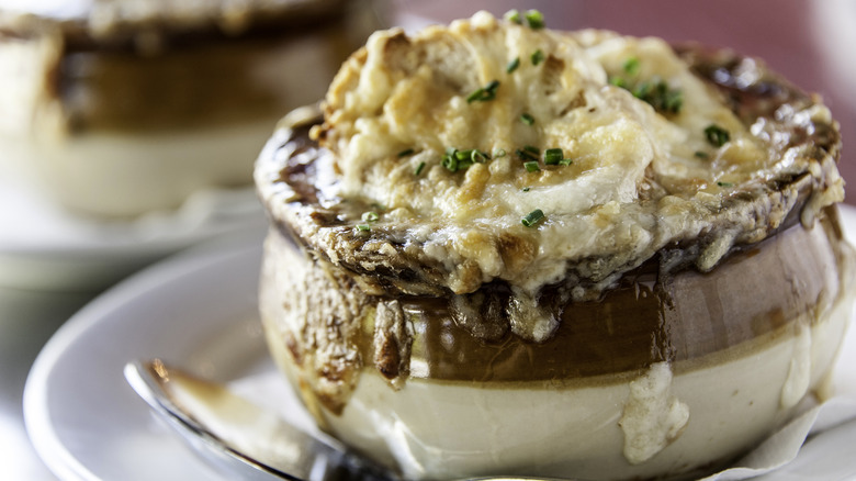 bowl of French onion soup 