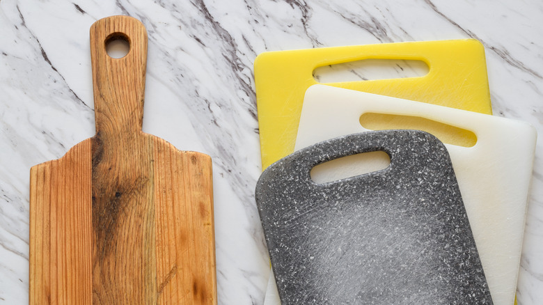 Several kinds of cutting boards