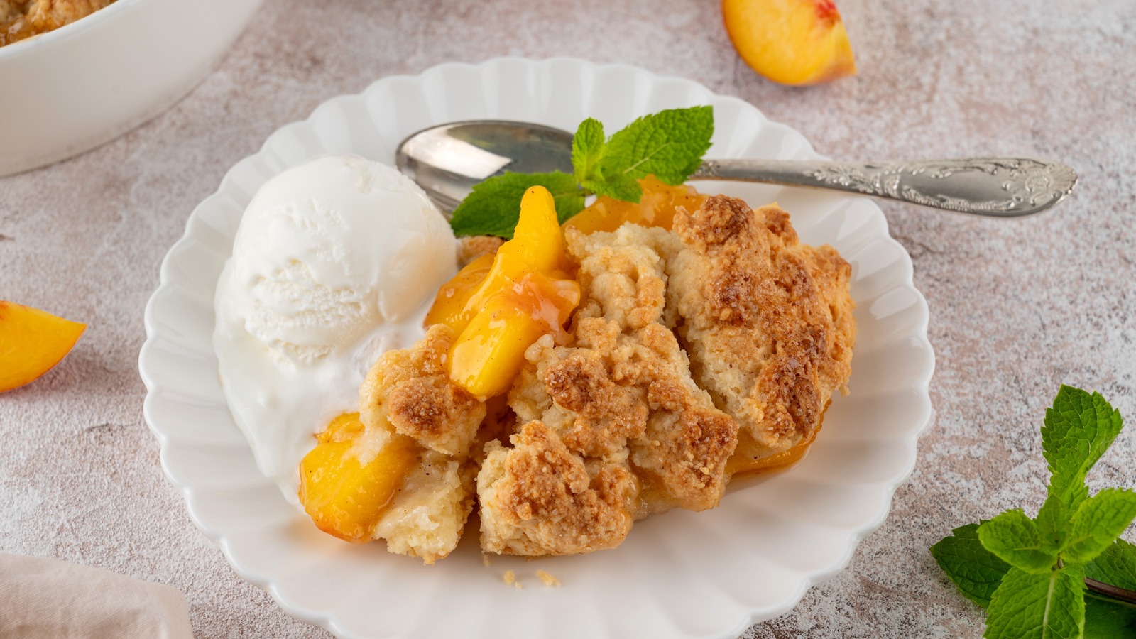 The Lazy Way To Make A Mouthwatering Peach Cobbler With Only 2 Ingredients