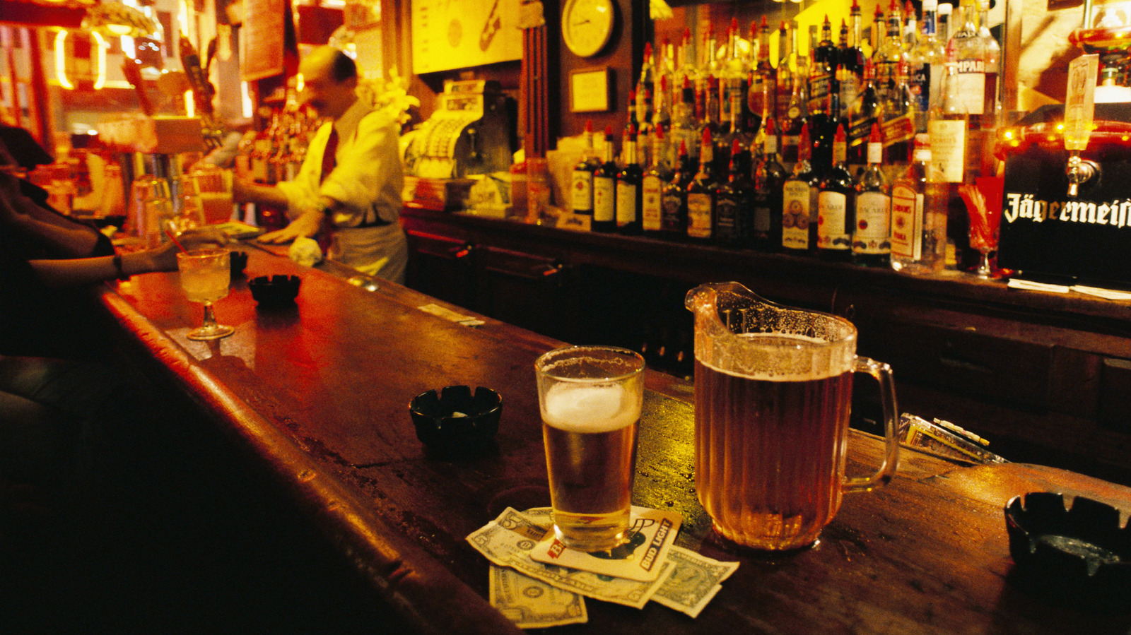 The Legendary 1930s NYC Dive Bar Known For Al Capone And Free Hot Dogs - Chowhound