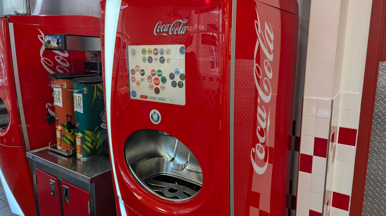 Der Fehler, den jeder bei der Benutzung von Coca-Cola-Freestyle-Automaten ...