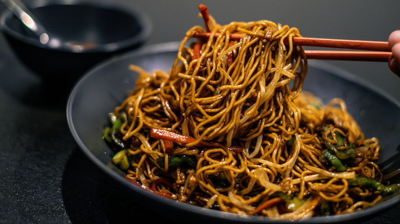 A bowl of chow mein noodles with noodles
