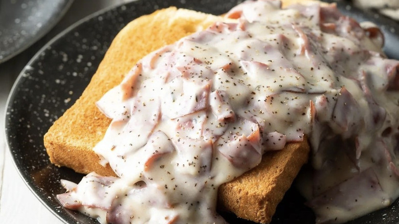 Chipped beef on toast