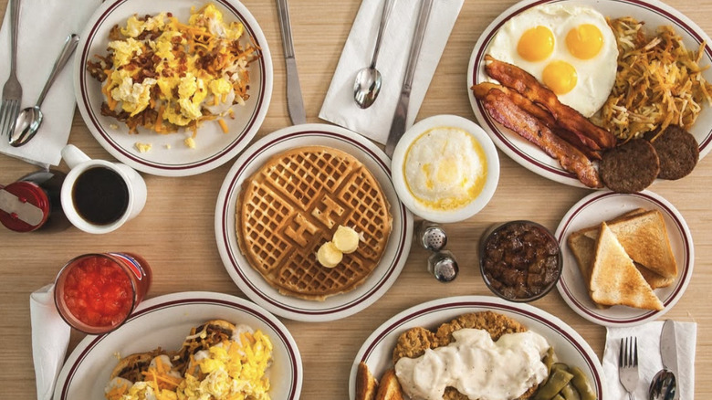 Breakfast at Huddle House