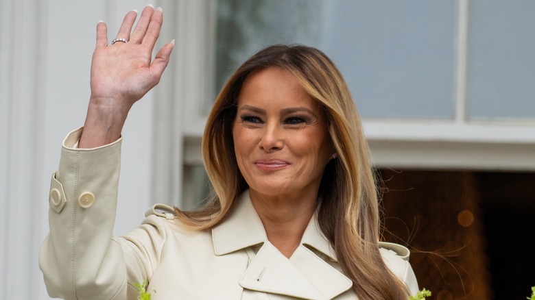 Melania Trump waving and smiling