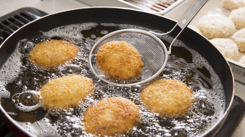 Food frying in hot oil
