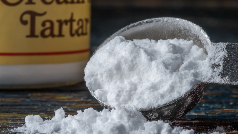 cream of tartar in spoon