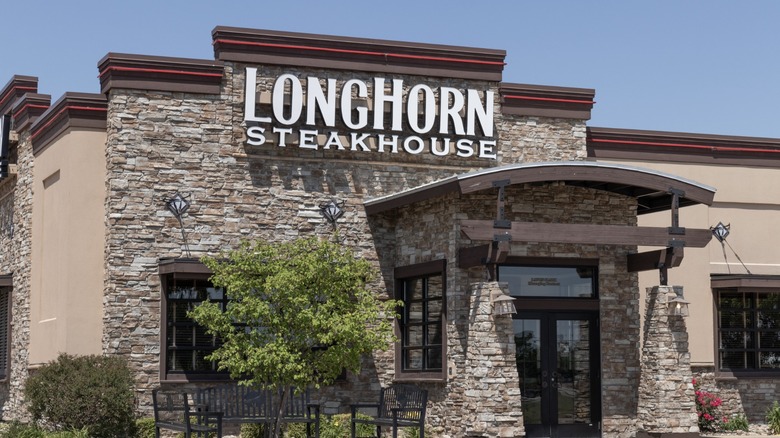 Longhorn Steakhouse restaurant front