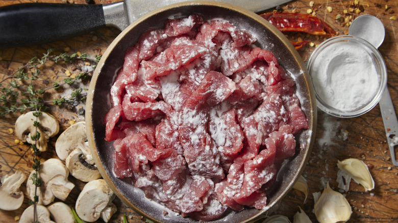 Beef velveting with cornstarch