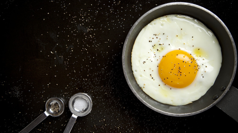 Fried egg in skillet