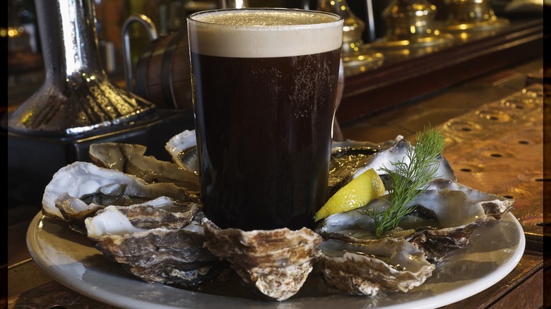 Plate of oysters with a stout beer