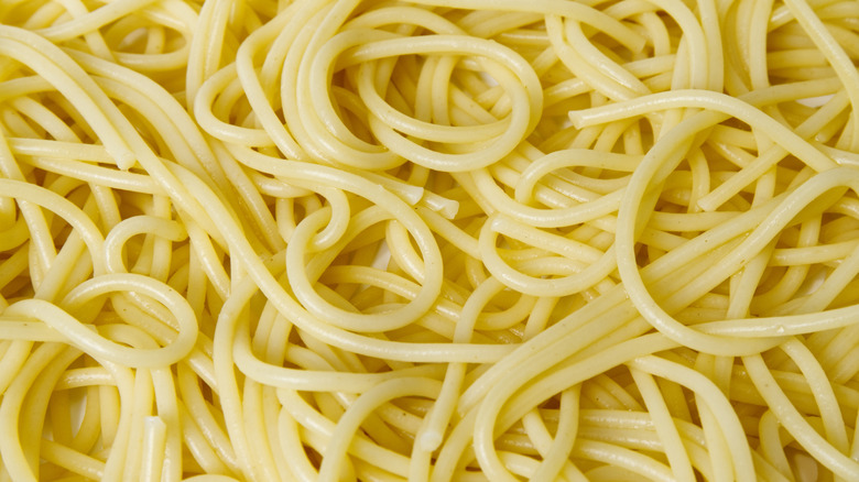 Close up of cooked spaghetti noodles