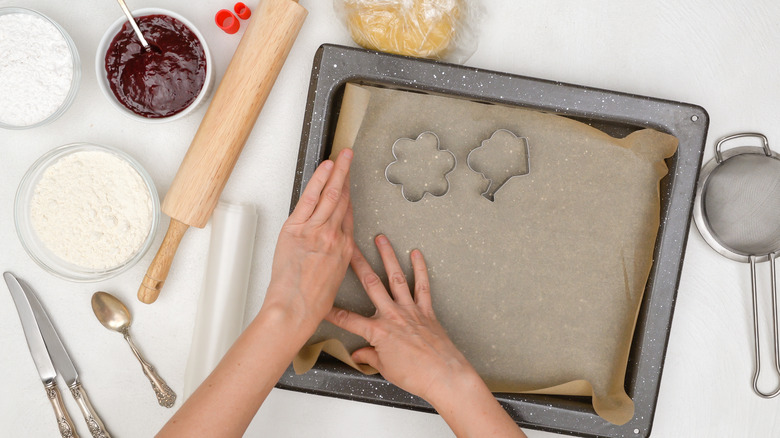 lining pan with parchment paper