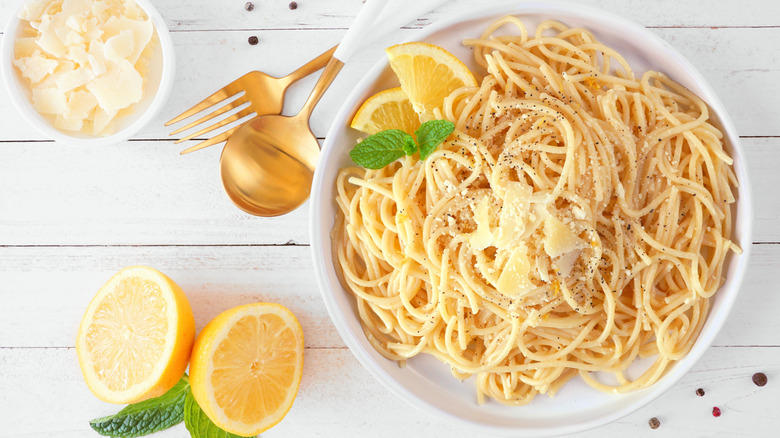 Pasta with lemons