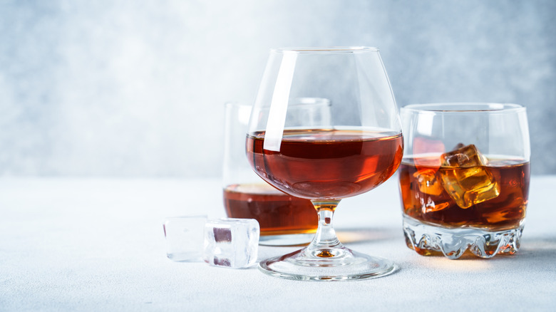 A few glasses of Scotch served with and without ice to determine the best temperature to enjoy