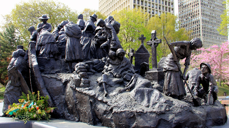 Memorial to Irish potato famine.