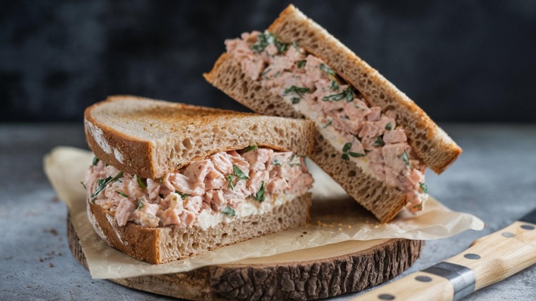 A sliced tuna salad sandwich