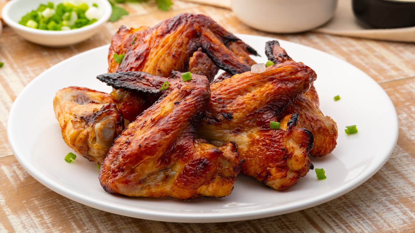 The Prep Step You Can't Skip For The Crispiest Reheated Air Fryer Wings