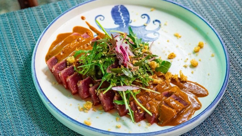 A plate of Tiradito de Atún at Abulón Antojería del Mar