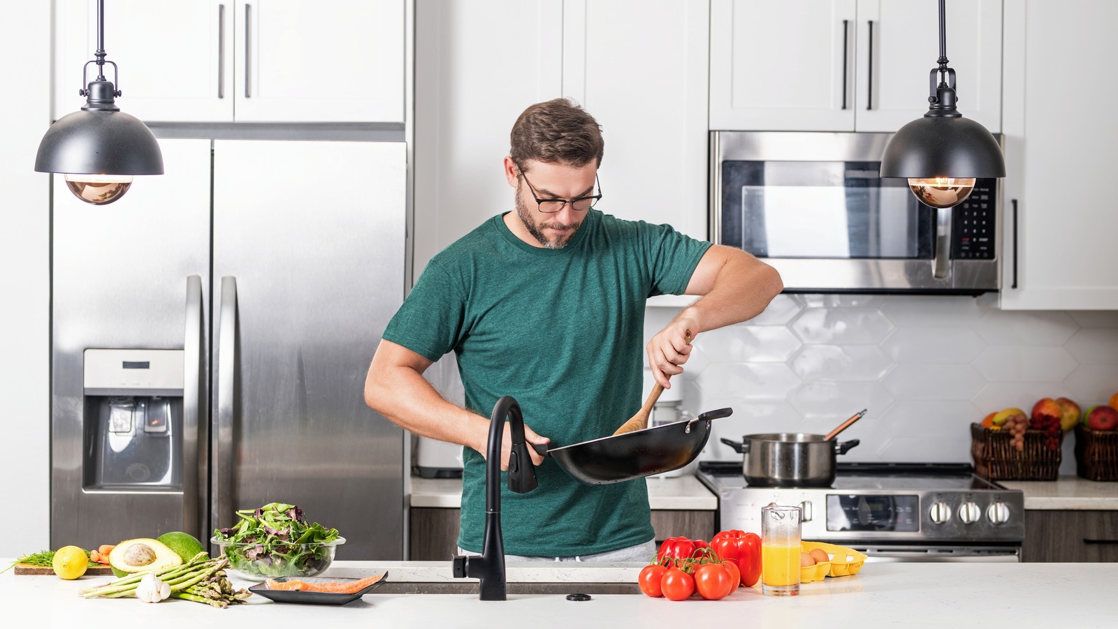 The Easiest Way To Remove Extra Liquid From Your Pan