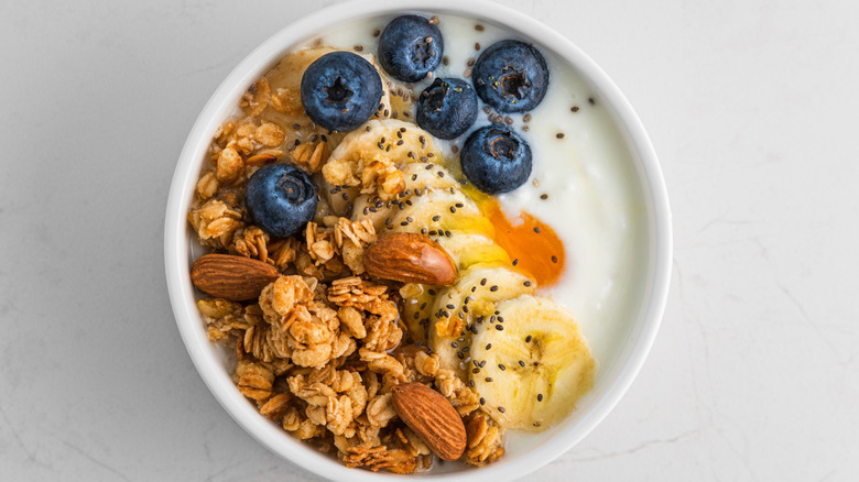 yogurt with chia seeds