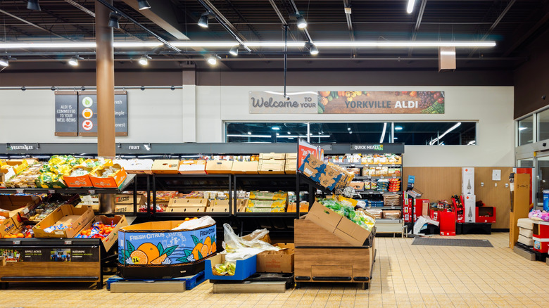 Aldi grocery store produce section