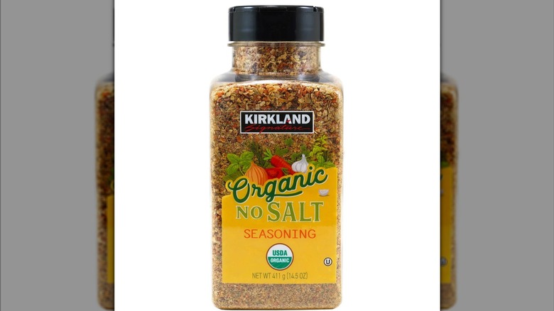 A bottle of Kirkland Signature no salt seasoning.