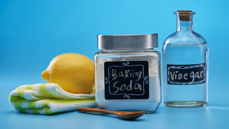 A lemon, a bottle of vinegar and baking soda.