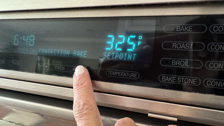 finger setting oven temperature