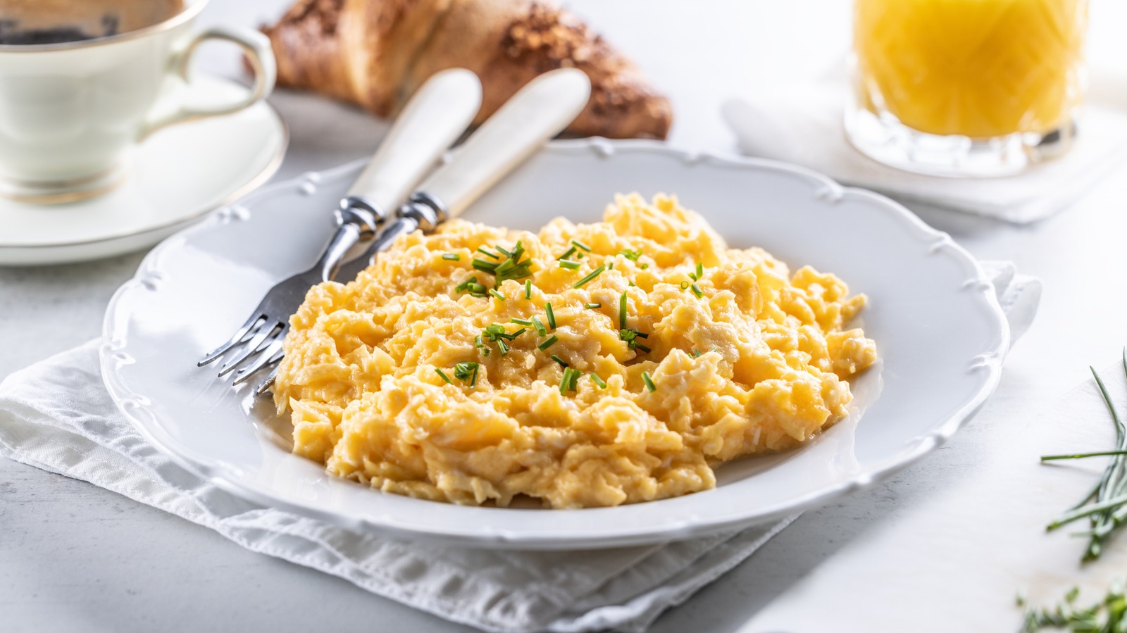 Why Restaurant Scrambled Eggs Are Never Watery