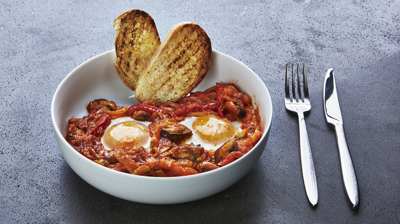 bowl of microwave shakshuka
