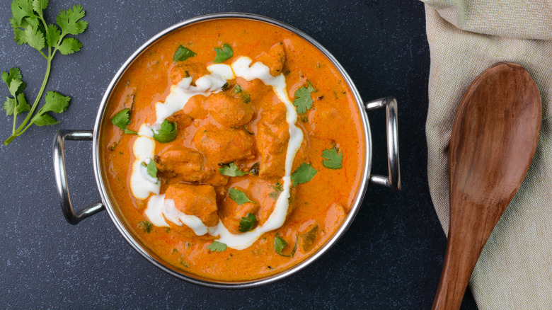 Butter chicken with drizzle of cream