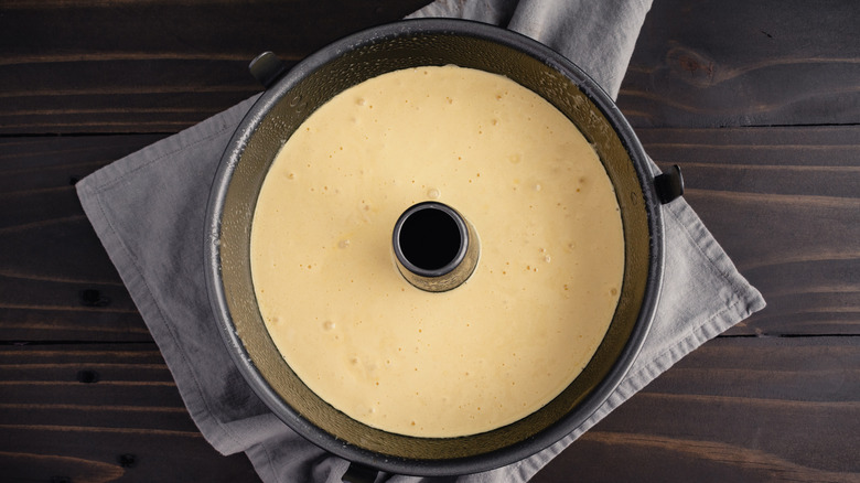 Cake batter with air bubbles