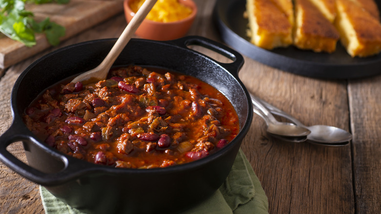 Chili and cornbread