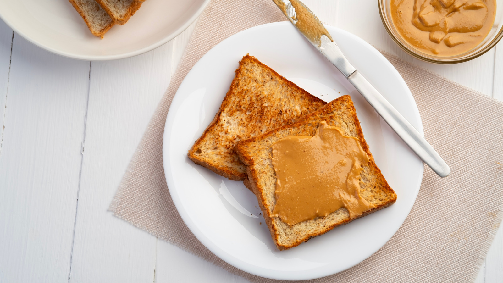The Spicy Ingredient Everyone Should Be Adding To Peanut Butter Sandwiches - Chowhound