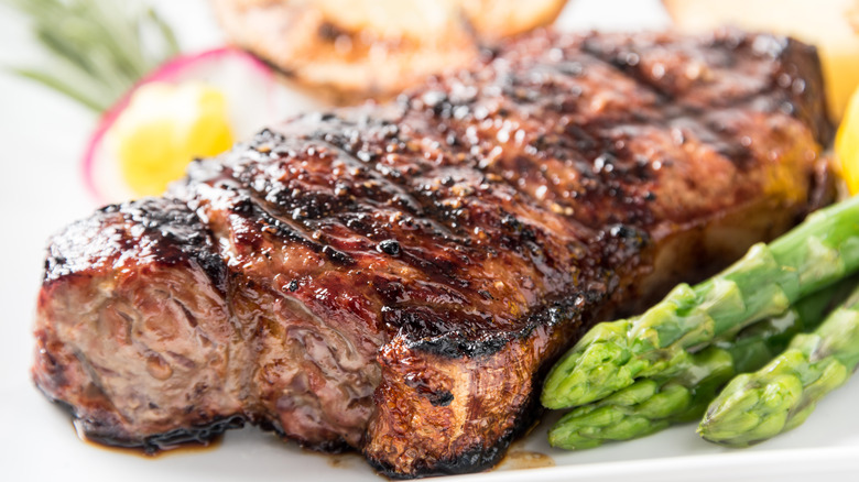 New York strip with asparagus