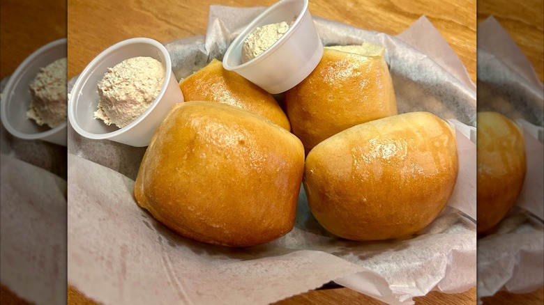 A serving of Texas Roadhouse dinner rolls
