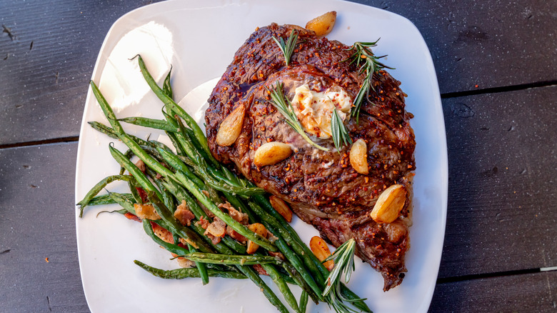 Tomahawk steak with asparagus