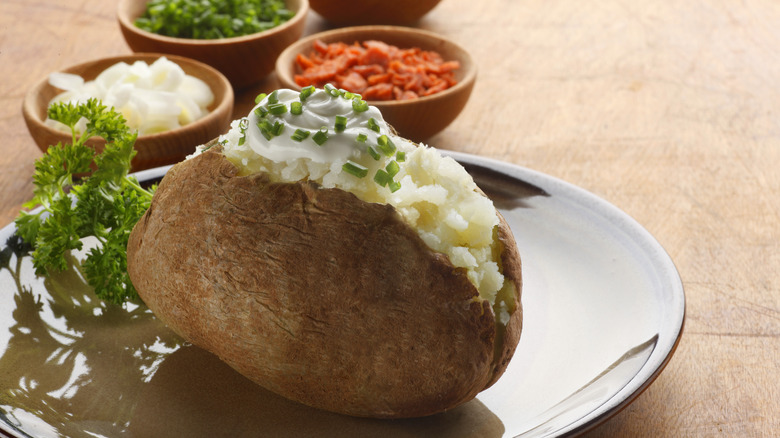 Baked potato with sour cream
