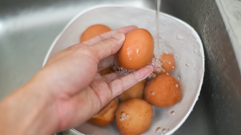 Warming eggs under water