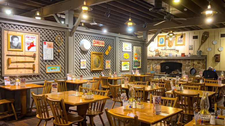 Interior of Cracker Barrel restaurant.