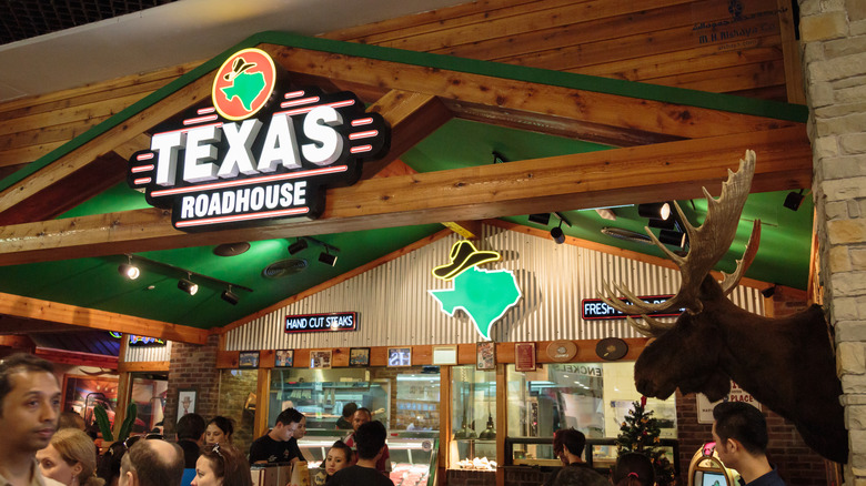 inside Texas Roadhouse
