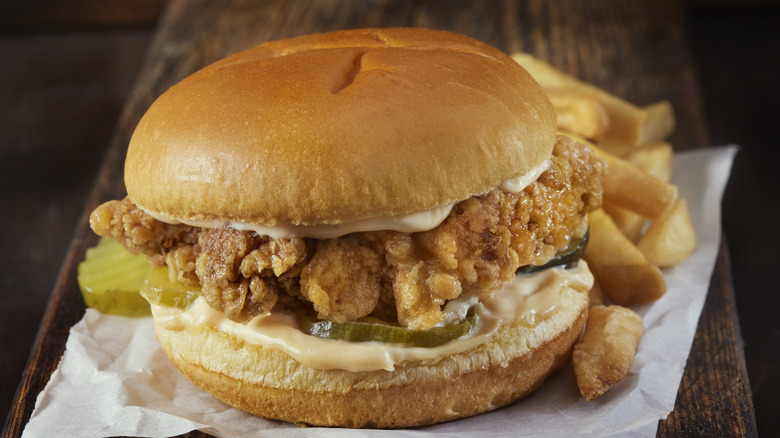 The Texas Roadhouse Sister Restaurant To Try If You're Craving A Chicken Sandwich